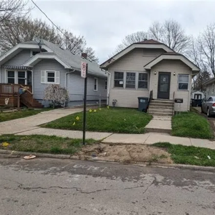 Buy this 2 bed house on 3888 Leybourn Avenue in Toledo, OH 43612