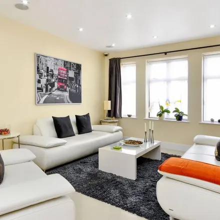 Rent this 5 bed duplex on 53 Granville Road in London, SW18 5SE
