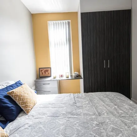 Rent this 9 bed apartment on Shahjahan in Brudenell Avenue, Leeds