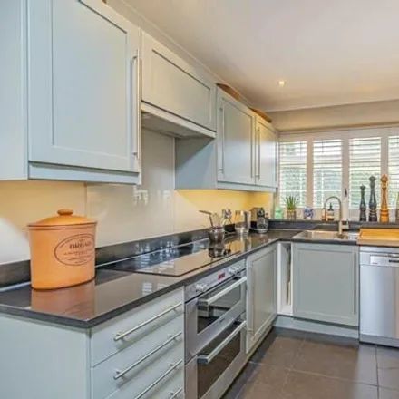 Image 3 - 7 The Shires, London, TW10 5HF, United Kingdom - House for sale