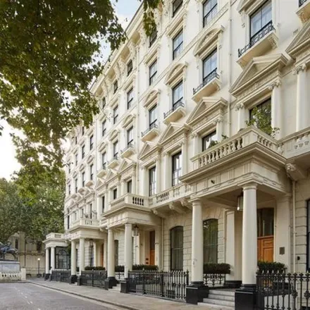 Rent this 3 bed apartment on 16 Thurloe Street in London, SW7 2SX