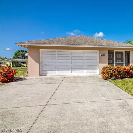 Buy this 2 bed house on 12200 McGregor Boulevard in Lee County, FL 33919
