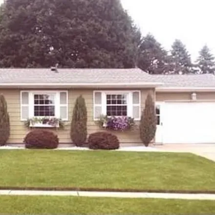 Buy this 3 bed house on 79 Sunrise Boulevard West in Mogadore, Portage County