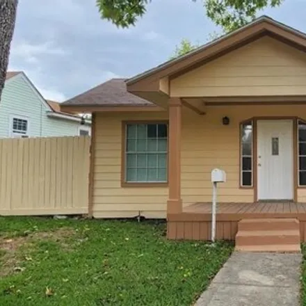 Buy this 3 bed house on 3235 Missouri Street in Baytown, TX 77520
