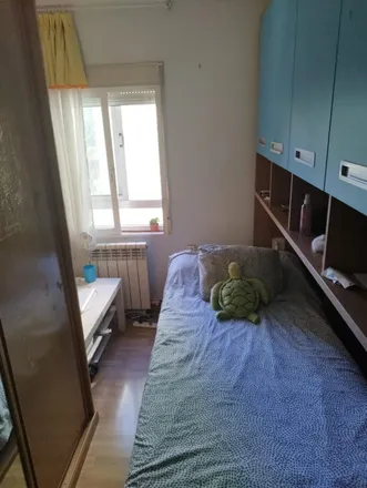 Rent this 3 bed room on Madrid in Calle del Alcalde Sáinz de Baranda, 82