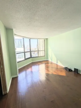 Image 4 - River Plaza, 405 North Wabash Avenue, Chicago, IL 60611, USA - Condo for sale