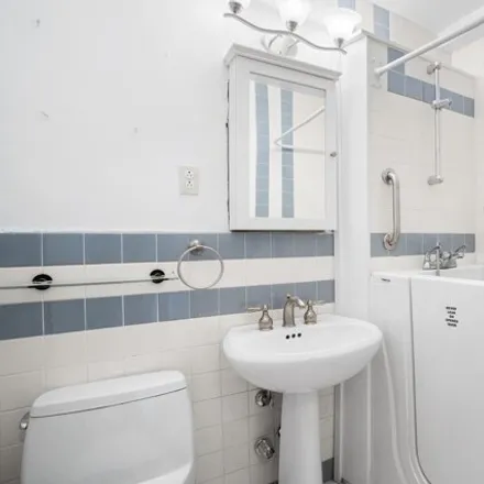 Image 5 - 225 E 57th St Apt 4s, New York, 10022 - Apartment for sale