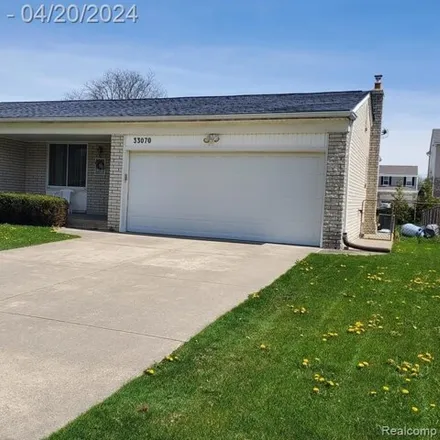 Image 3 - 33098 Ione Drive, Sterling Heights, MI 48310, USA - House for sale
