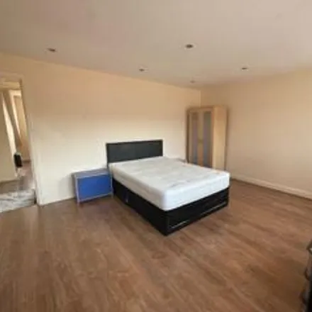 Image 4 - Sholebroke Place, Leeds, LS7 3HJ, United Kingdom - Apartment for rent