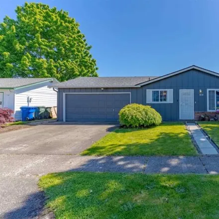 Buy this 3 bed house on 1010 Fabry Road Southeast in Salem, OR 97306
