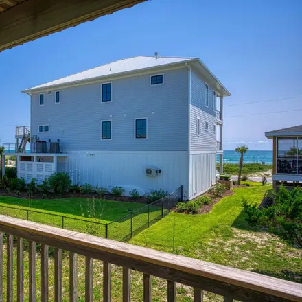 Image 4 - 1424 North Topsail Drive, Surf City, NC 28445, USA - House for sale