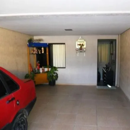Buy this 3 bed house on Rua Mantena in Divinópolis - MG, 35500-184