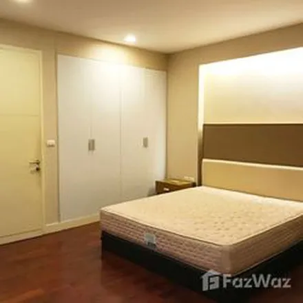 Rent this 3 bed townhouse on ทางปั่นถนนประดิษฐ์มนูธรรม in Bang Kapi District, Bangkok 13100