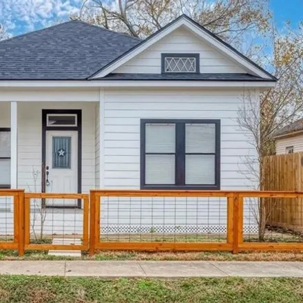 Buy this 3 bed house on 464 Winnie Street in Houston, TX 77009