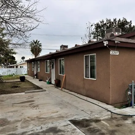 Buy this studio house on 2219 Monterey Street in Kern County, CA 93306