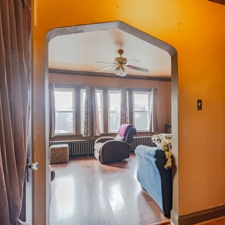Image 6 - 10131 South Calumet Avenue, Chicago, IL 60628, USA - House for sale