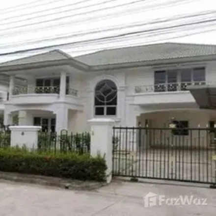 Rent this 5 bed apartment on unnamed road in Phasi Charoen District, Bangkok 10160