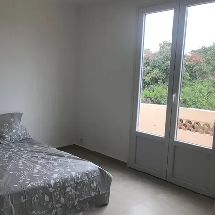 Rent this 3 bed apartment on Avenue de Provence in 06270 Villeneuve-Loubet, France