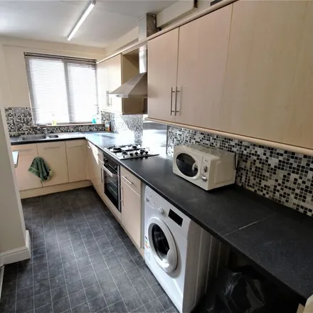 Rent this 3 bed apartment on 31 Seagrave Road in Coventry, CV1 2AB