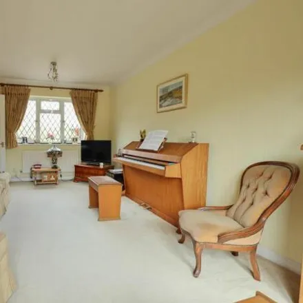 Image 4 - 1 Lillywhite Close, Burgess Hill, RH15 8TF, United Kingdom - House for sale