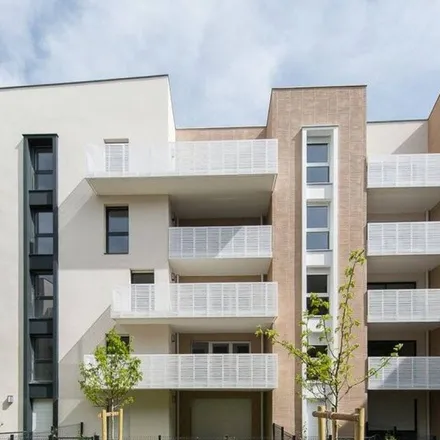 Rent this 2 bed apartment on 41 b Avenue de Corbeil in 77000 Melun, France