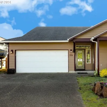 Buy this 3 bed house on 875 SW Jade Ave in Warrenton, Oregon