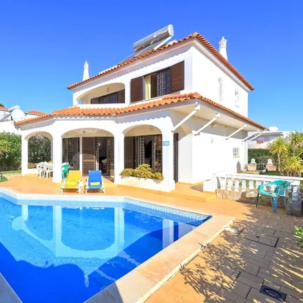 Rent this 4 bed house on unnamed road in 8125-479 Quarteira, Portugal