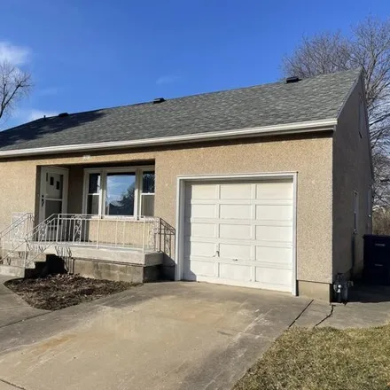 Buy this 3 bed house on 520 Lincoln Avenue in LaSalle, IL 61301