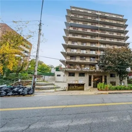 Buy this studio apartment on 691 Bronx River Road in City of Yonkers, NY 10704