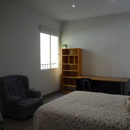Rent this 4 bed room on Madrid in Calle de la Colegiata, 11