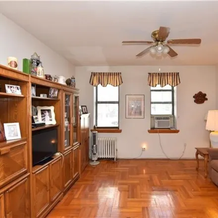 Image 9 - 7901 4th Avenue, New York, NY 11209, USA - Apartment for sale