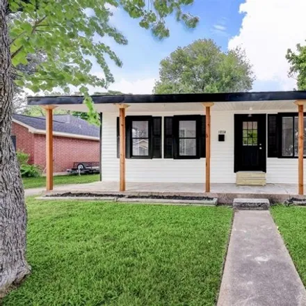Rent this 2 bed house on 1082 Dutch Street in Deer Park, TX 77536