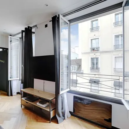 Image 4 - 32 Boulevard de Rochechouart, 75018 Paris, France - Apartment for rent