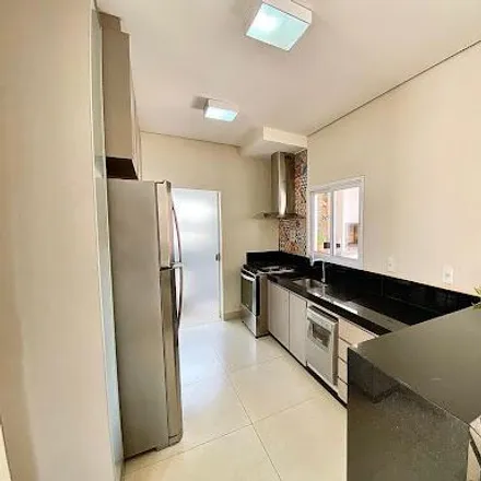 Buy this 3 bed house on Avenida Doutor Vicente Salles Guimarães in Alto Umuarama, Uberlândia - MG