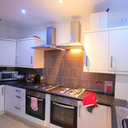Image 2 - Osberton Place, Sheffield, S11 8XL, United Kingdom - House for rent