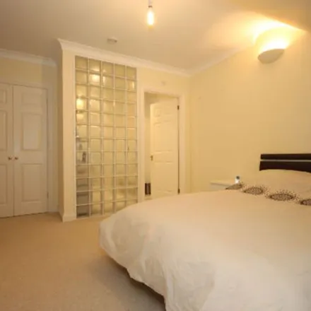 Image 3 - Castle View, Windslade Street, Dorchester, DT1 3WH, United Kingdom - Apartment for rent