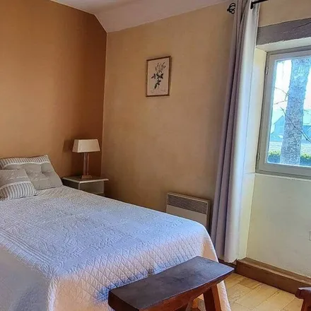 Rent this 2 bed house on 24220 Vézac