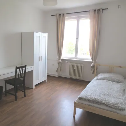 Rent this 3 bed room on Hohenstaufenstraße 60 in 10781 Berlin, Germany