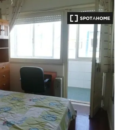 Rent this 4 bed room on Travessa Augusto Machado in 2825-297 Costa da Caparica, Portugal