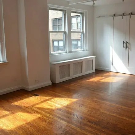 Image 8 - Hatfield House, 304 East 41st Street, New York, NY 10017, USA - Apartment for rent