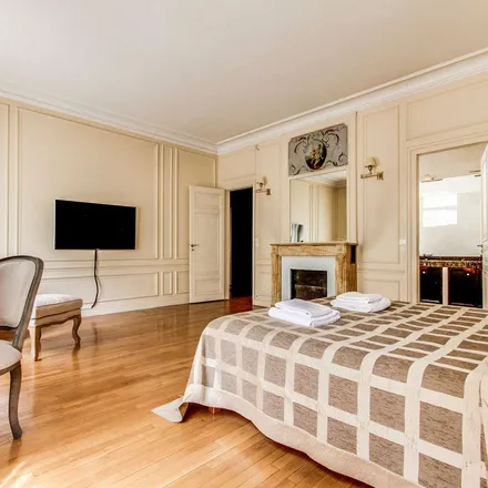 Rent this 4 bed apartment on 22 Rue Beaujon in 75008 Paris, France