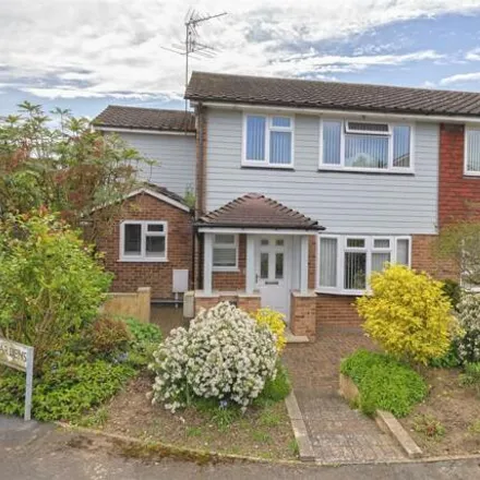 Buy this 4 bed duplex on Golding Gardens in East Peckham, TN12 5PB