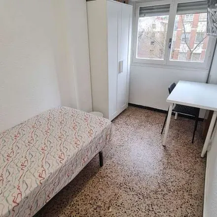 Image 4 - Pajaros, Calle de Demetrio Galán Bergua, 50017 Zaragoza, Spain - Apartment for rent