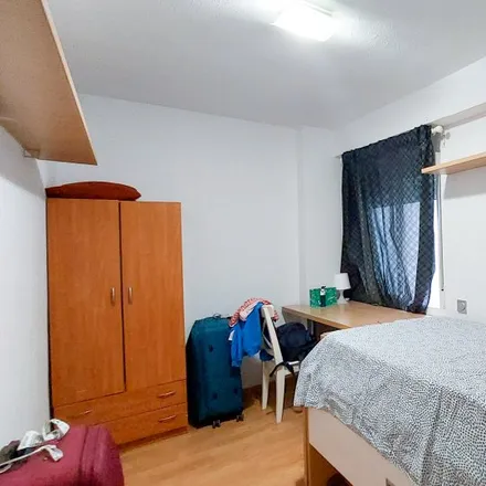 Rent this 5 bed room on Dr. Peset Aleixandre - Montcada in Avinguda Doctor Peset Aleixandre, 46009 Valencia