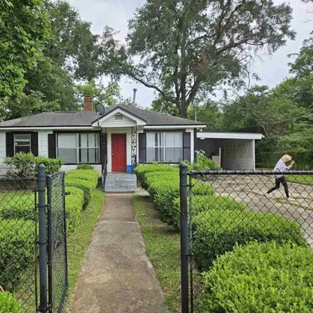 Buy this 4 bed house on 621 Dover Street in Tallahassee, FL 32304