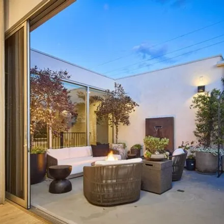 Image 2 - 818 Sunset Court, Los Angeles, CA 90291, USA - House for sale