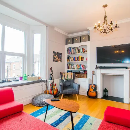 Image 1 - Clapham Common West Side, London, SW4 9BE, United Kingdom - Apartment for rent