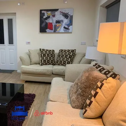 Rent this 6 bed house on Risinghurst and Sandhills in OX3 8HJ, United Kingdom