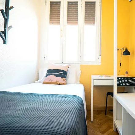 Image 1 - Calle de Ibiza, 36, 28009 Madrid, Spain - Room for rent