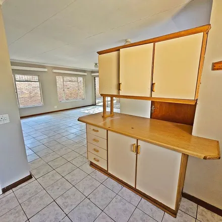 Image 3 - Andries Pretorius Street, Navalsig, Bloemfontein, 9300, South Africa - Townhouse for rent